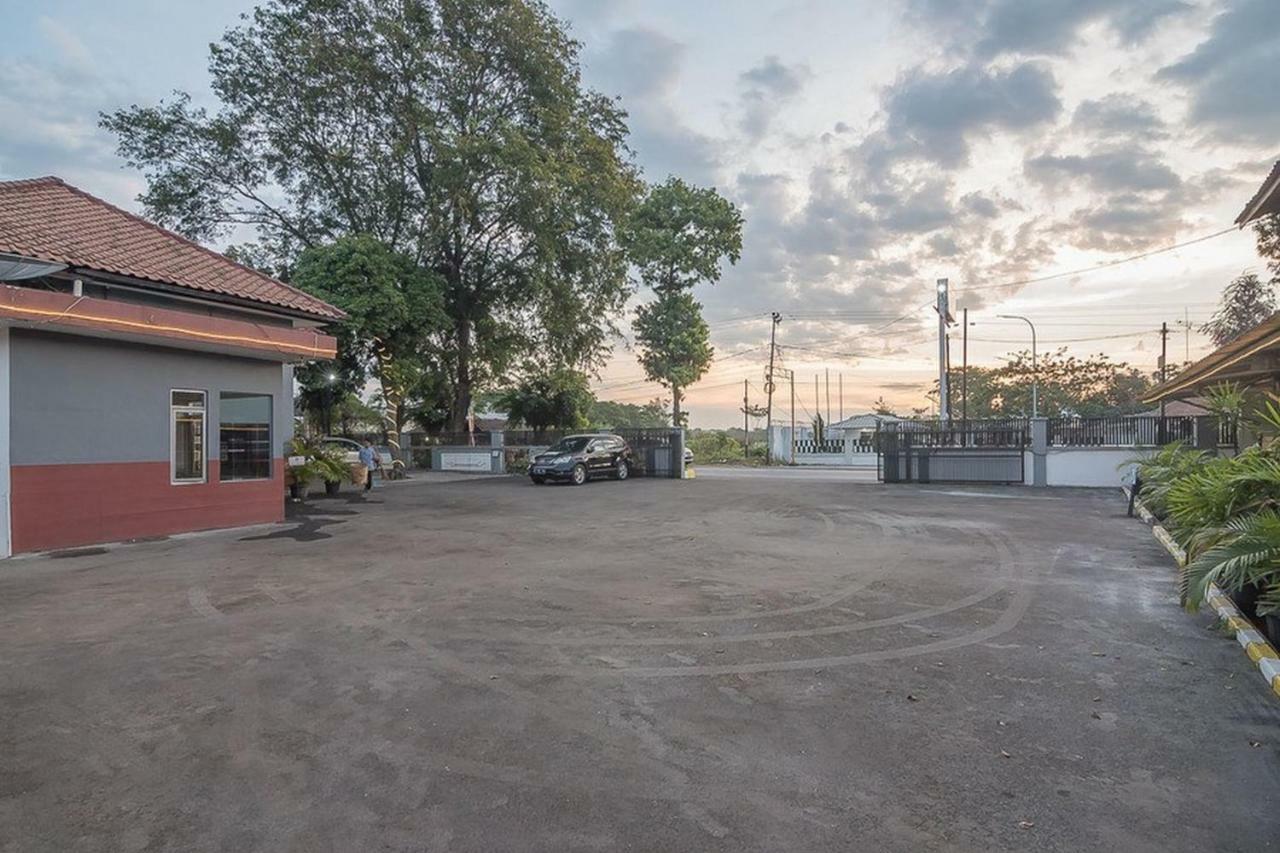 Reddoorz Near Alun Alun Subang Hotel Ngoại thất bức ảnh